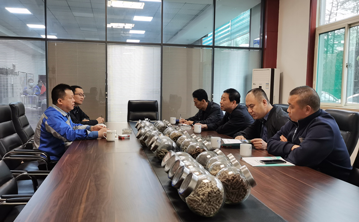 與集團總經(jīng)理孫寧波及部門負責人座談，就項目建設、環(huán)境影響、補貼政策等內(nèi)容進行了探討交流